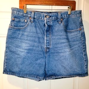 NWOT VINTAGE LEVI'S WOMEN'S DENIM SHORTS SIZE 18